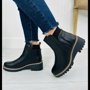 FOREVER LINK SHOES “Agenda-11” Booties (Black)